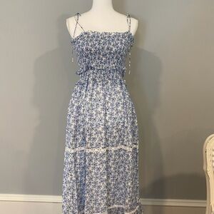 Chic Blue Floral Maxi Dress